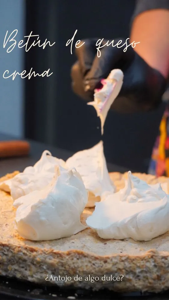 Historia de Derzucker mostrando el betún de queso crema recién batido